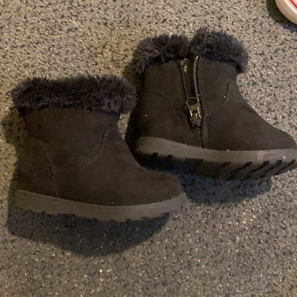 EUC TODDLER GIRL BLACK BOOTS WITH FUR SIZE 6